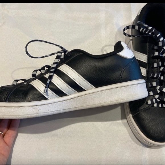Adidas Black & White Grand Court Shoes. Size 7.5 - Picture 3 of 3